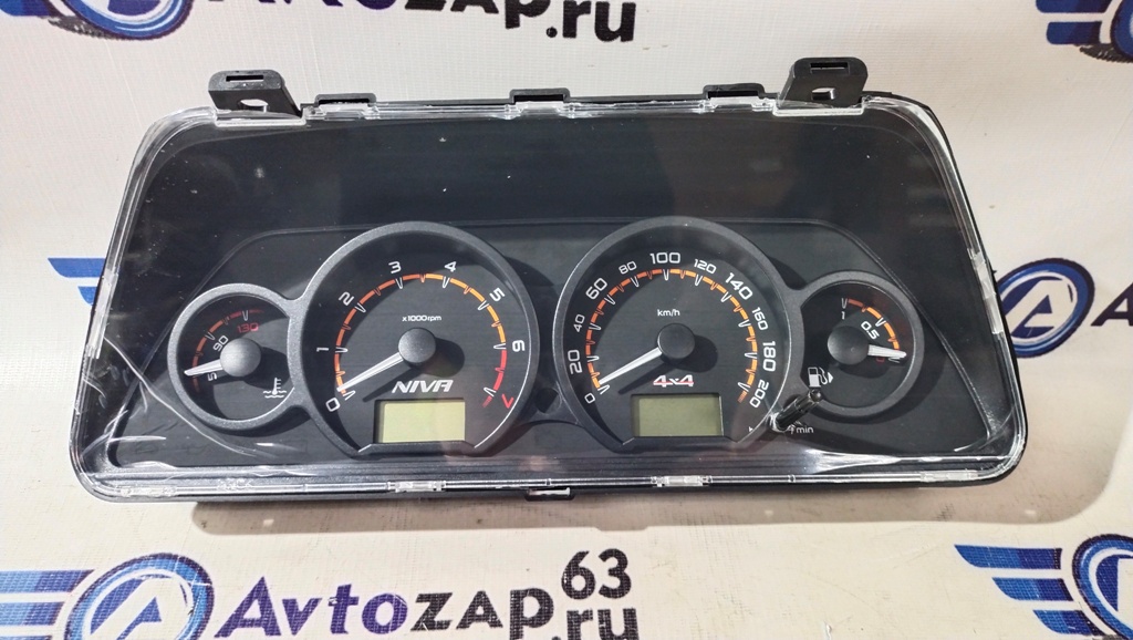 Комбинация приборов юбилейная с черными колодцами на  4x4  Урбан, Шевроле 