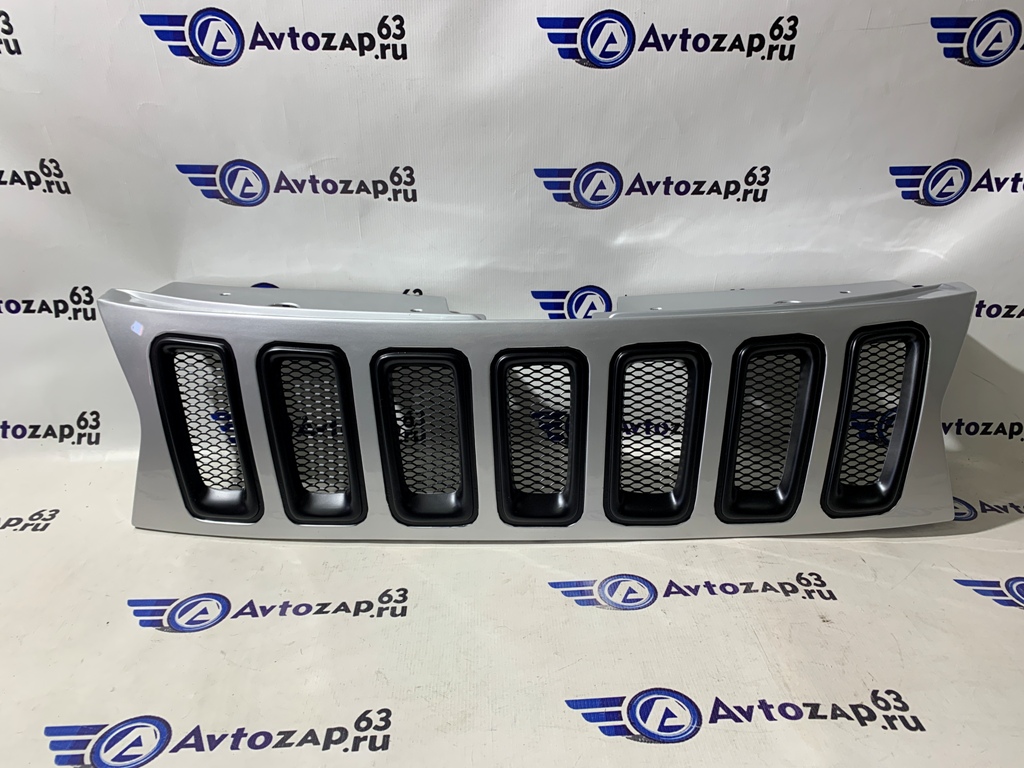 Решетка радиатора на Renault Duster "Fanat"