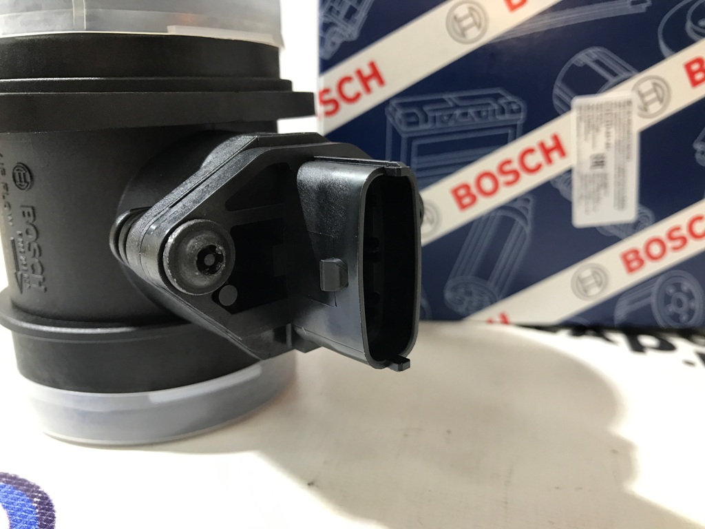 Датчик массового расхода воздуха BOSCH 0280 218 037 ДМРВ на  2108-2115