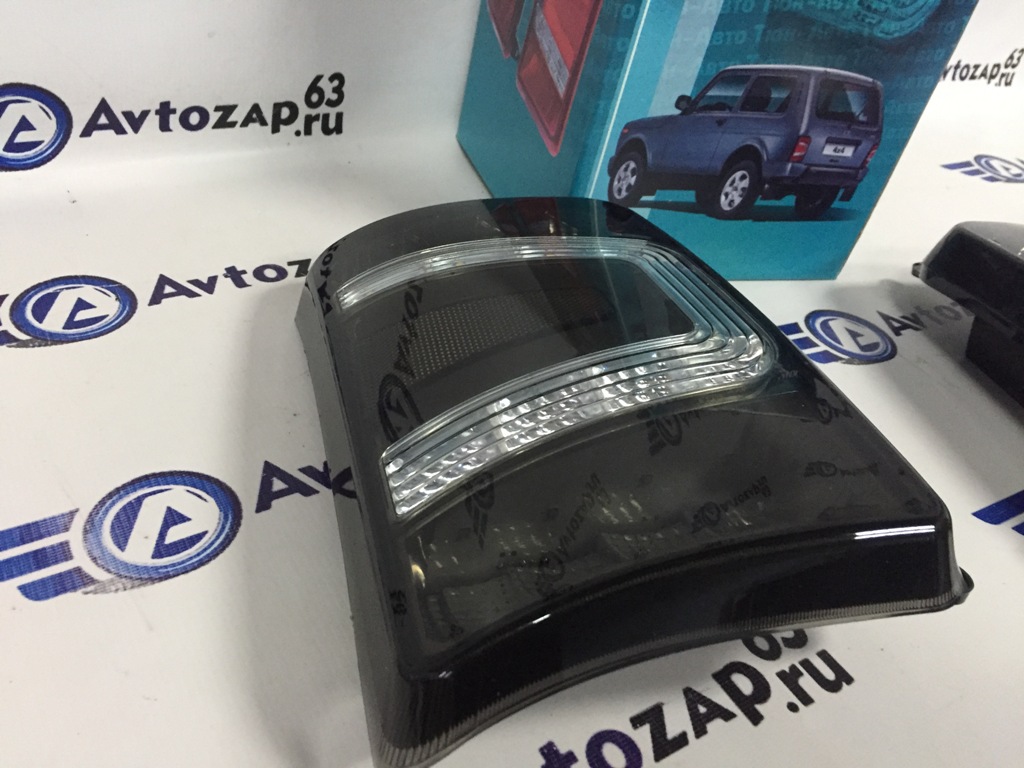 Задние светодиодные фонари Тюн-Авто на   4x4 тонированные