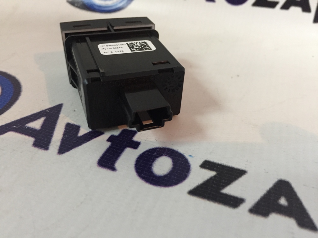 Розетка USB для задних пассажиров в подлокотник на  2180, Икс-ray