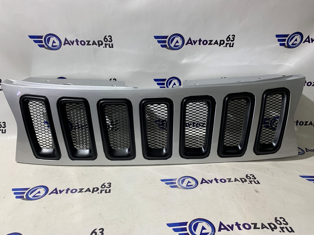 Решетка радиатора на Renault Duster "Fanat"