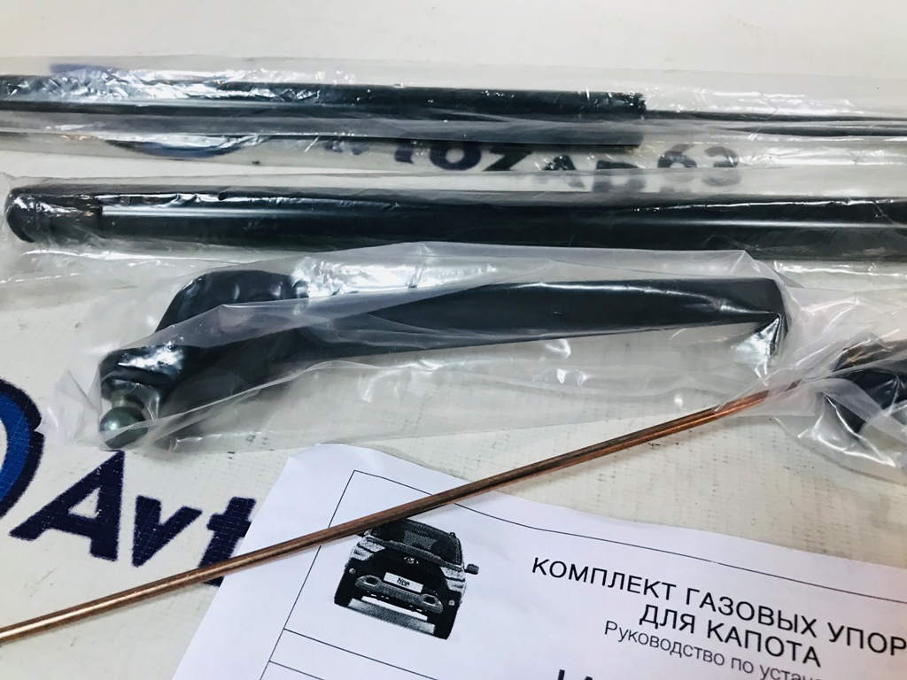 Пневмо упоры капота на Нева Тревел