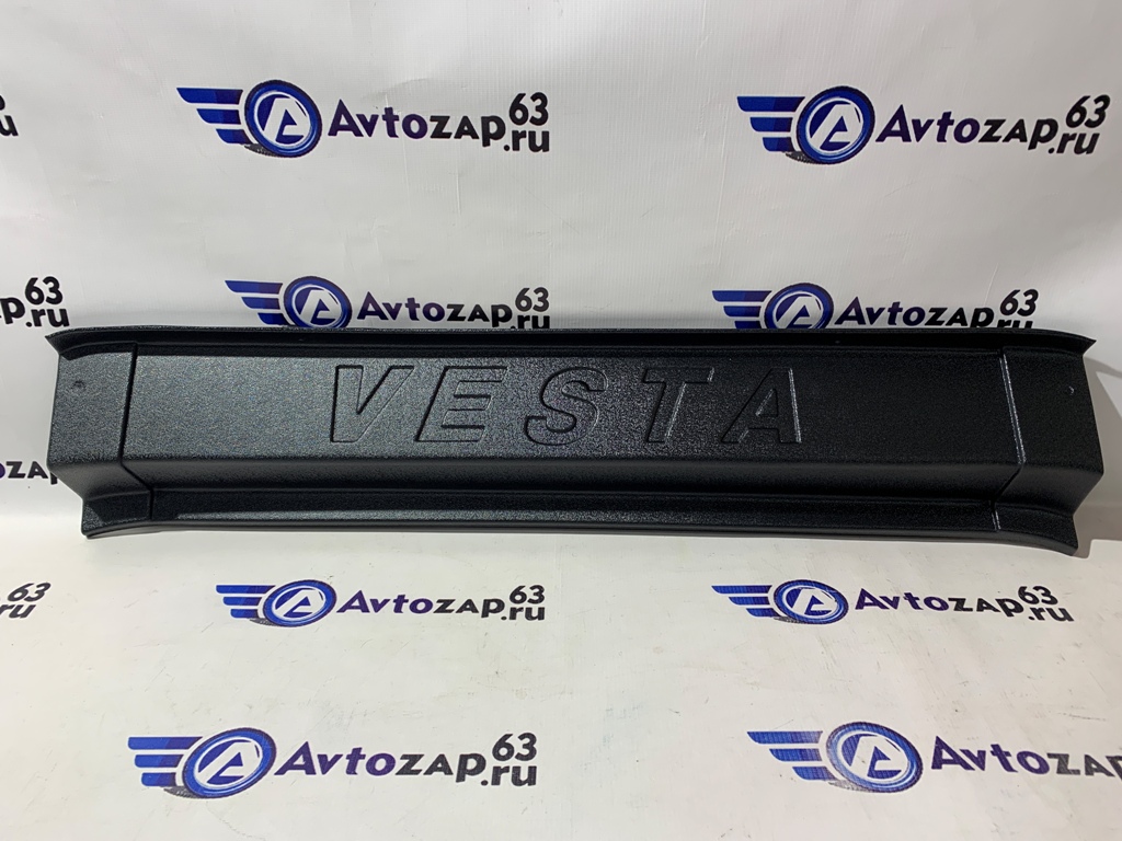 Накладка в проем багажника на  LA VST
