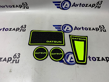 Комплект ковриков панели приборов и консоли на Datsun